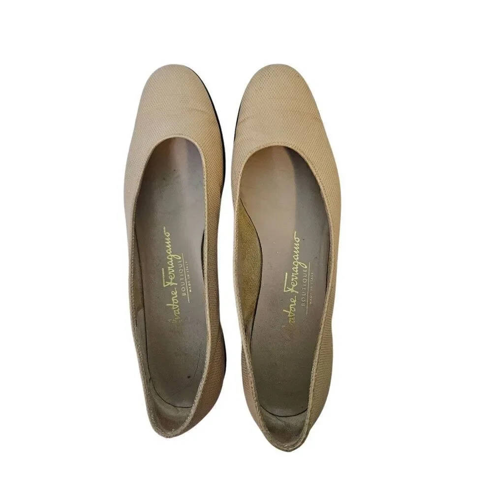 Salvatore Ferragamo cream colored slip on flats. Size 8 Narrow. - Picture 4 of 8